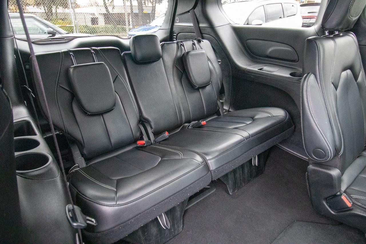 2023 Chrysler Pacifica Touring L Photo5