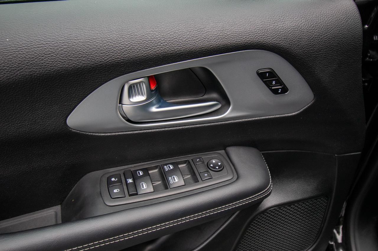 2023 Chrysler Pacifica Touring L Photo5