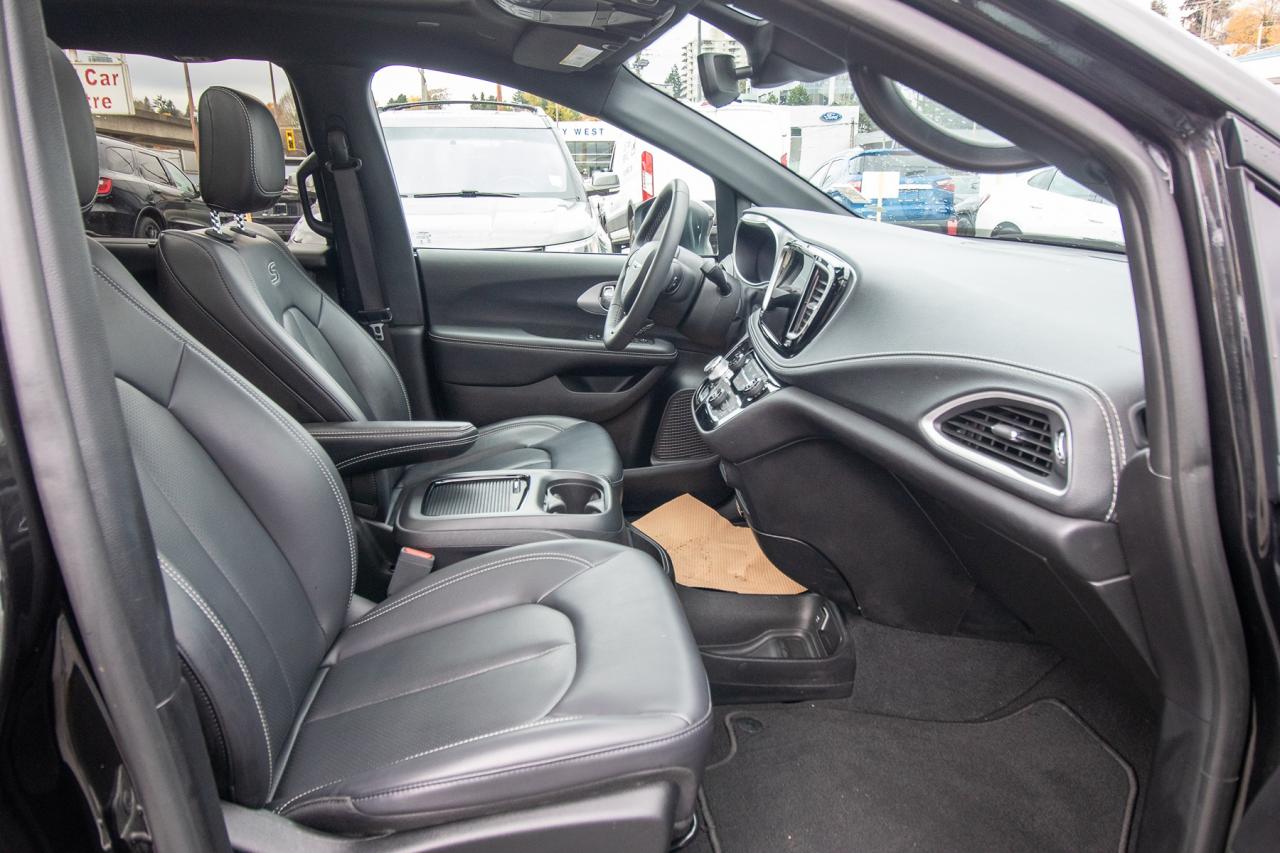 2023 Chrysler Pacifica Touring L Photo5