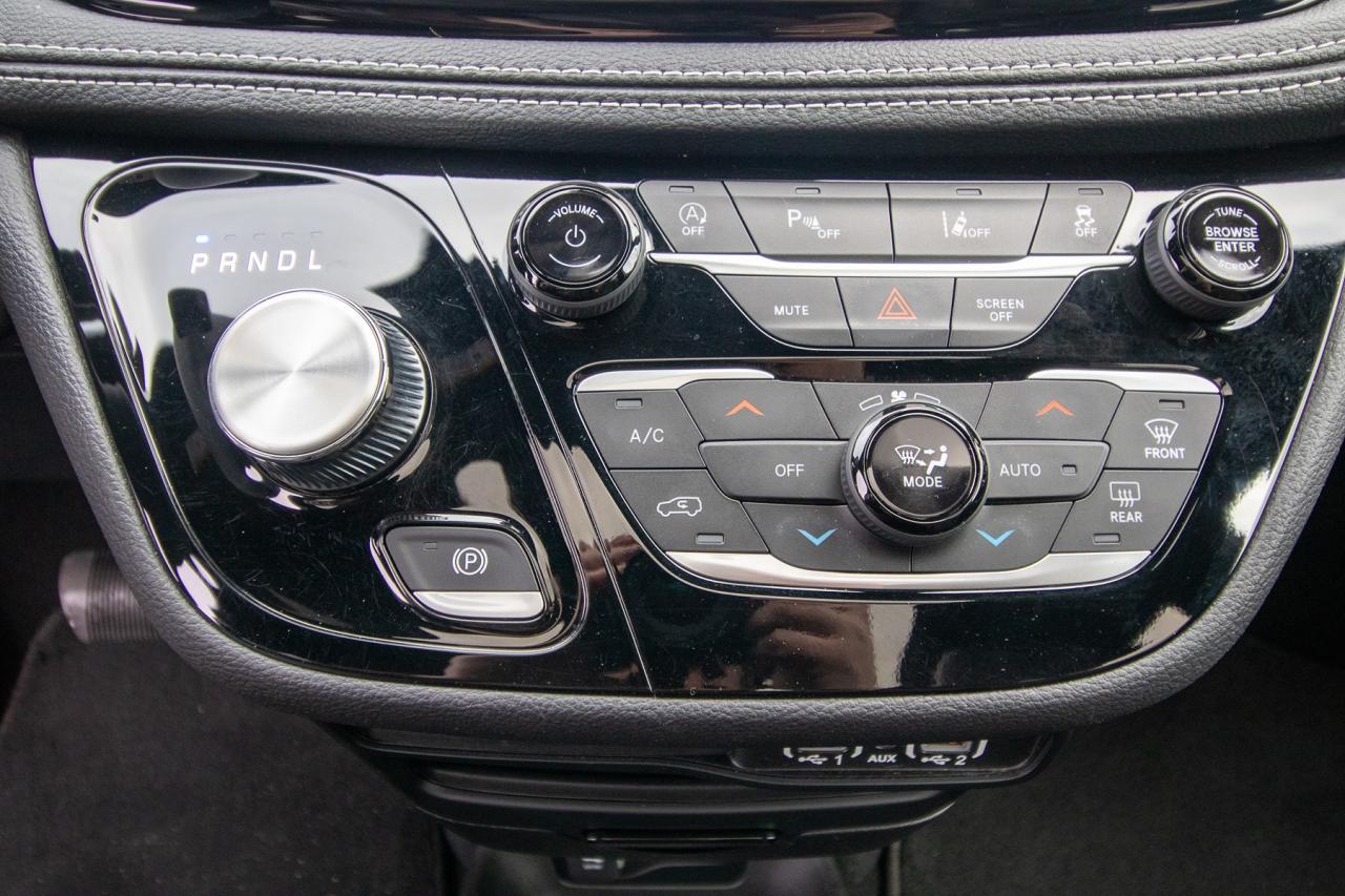 2023 Chrysler Pacifica Touring L Photo5