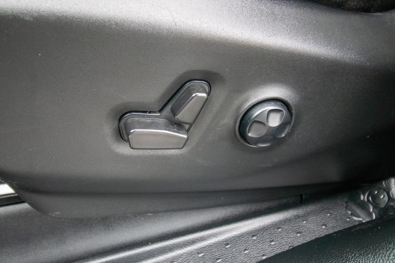 2023 Chrysler Pacifica Touring L Photo5