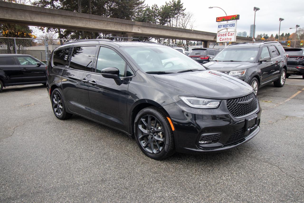 2023 Chrysler Pacifica Touring L Photo5