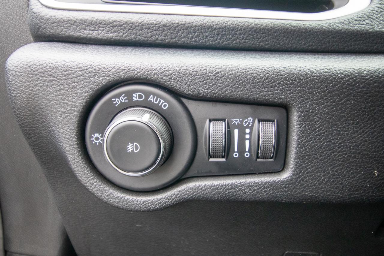 2023 Chrysler Pacifica Touring L Photo5