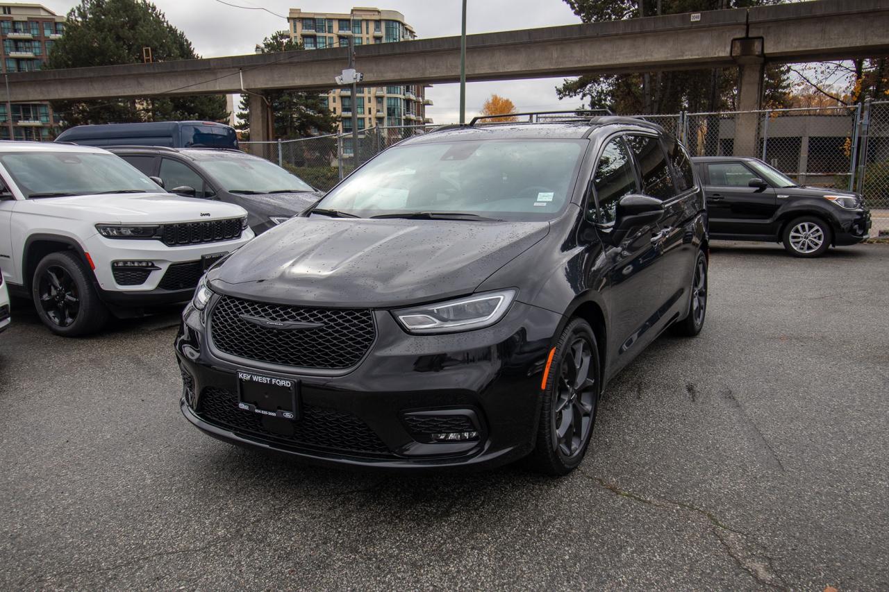 Used 2023 Chrysler Pacifica Touring L for sale in New Westminster, BC