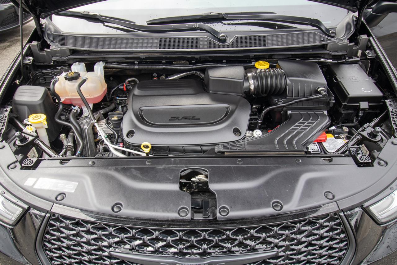 2023 Chrysler Pacifica Touring L Photo5