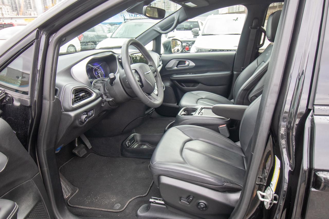 2023 Chrysler Pacifica Touring L Photo5
