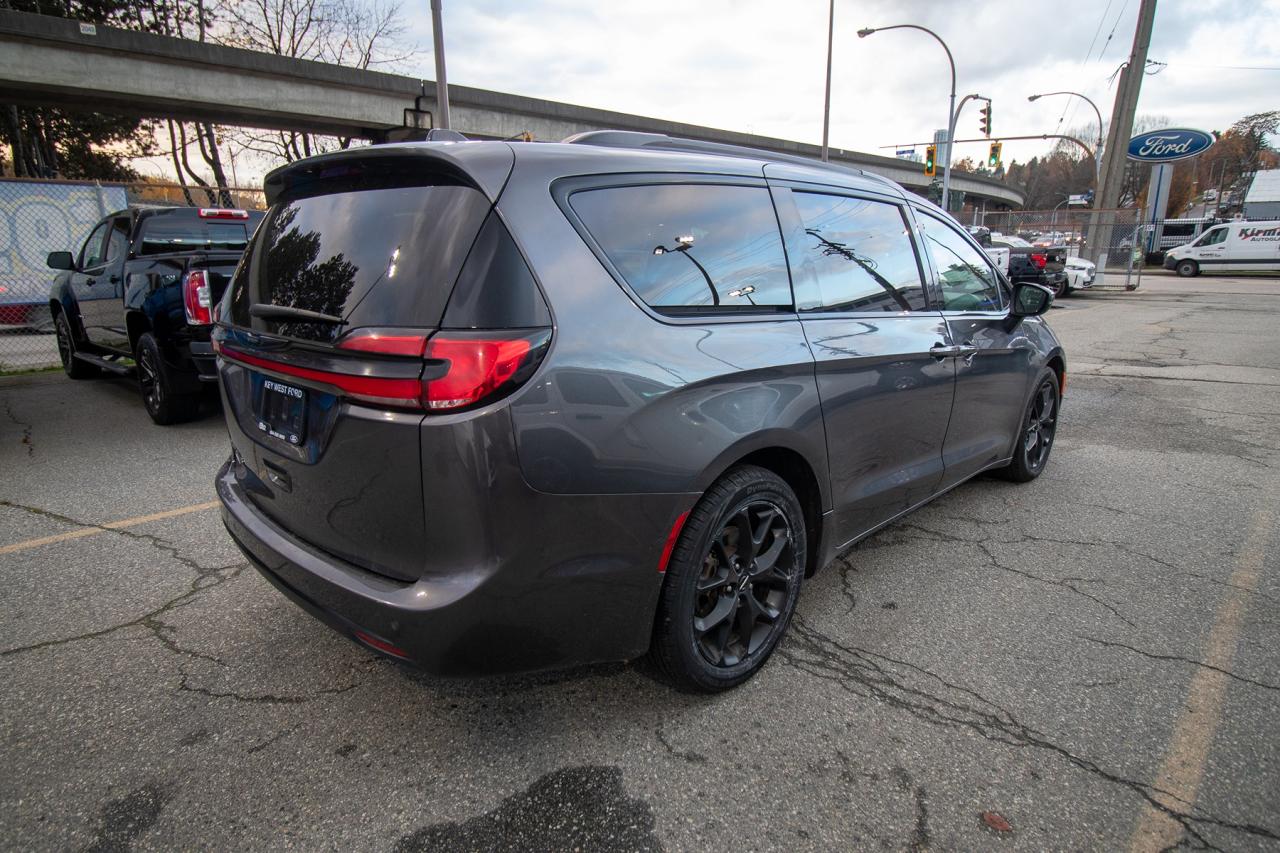 2023 Chrysler Pacifica Touring L Photo4