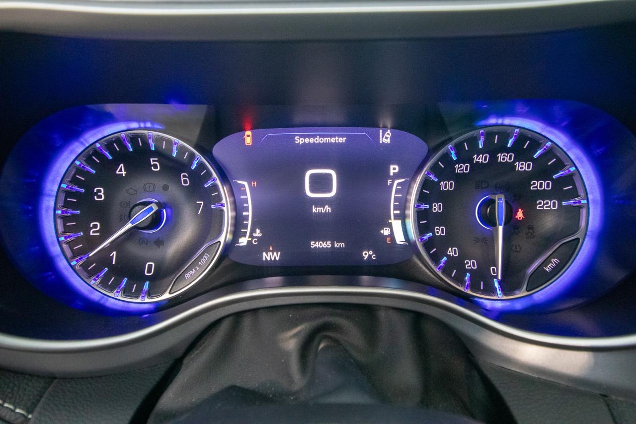 2023 Chrysler Pacifica Touring L Photo5