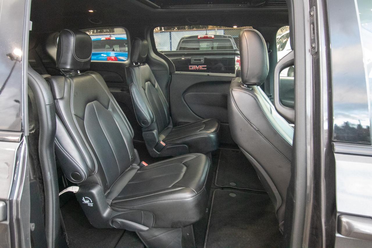 2023 Chrysler Pacifica Touring L Photo5