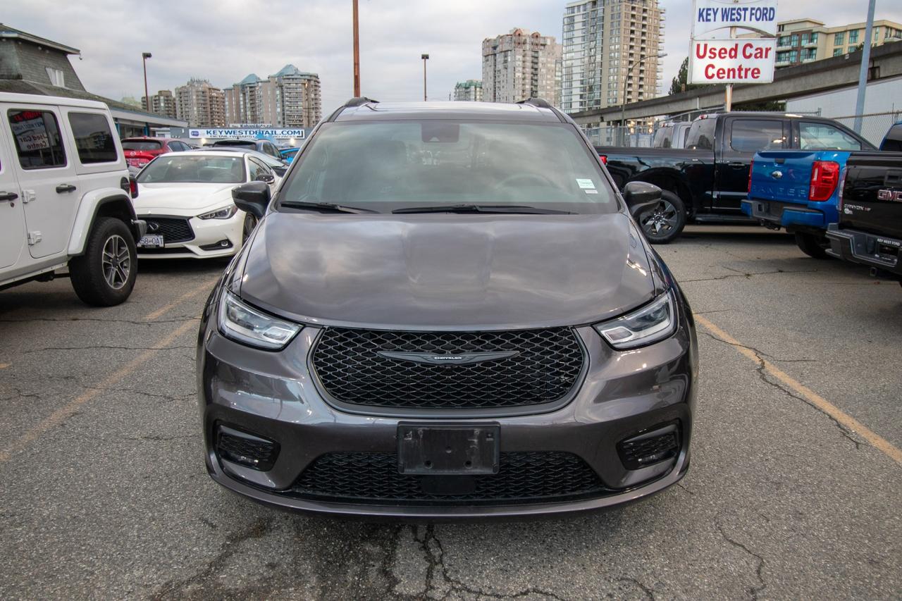 2023 Chrysler Pacifica Touring L Photo2