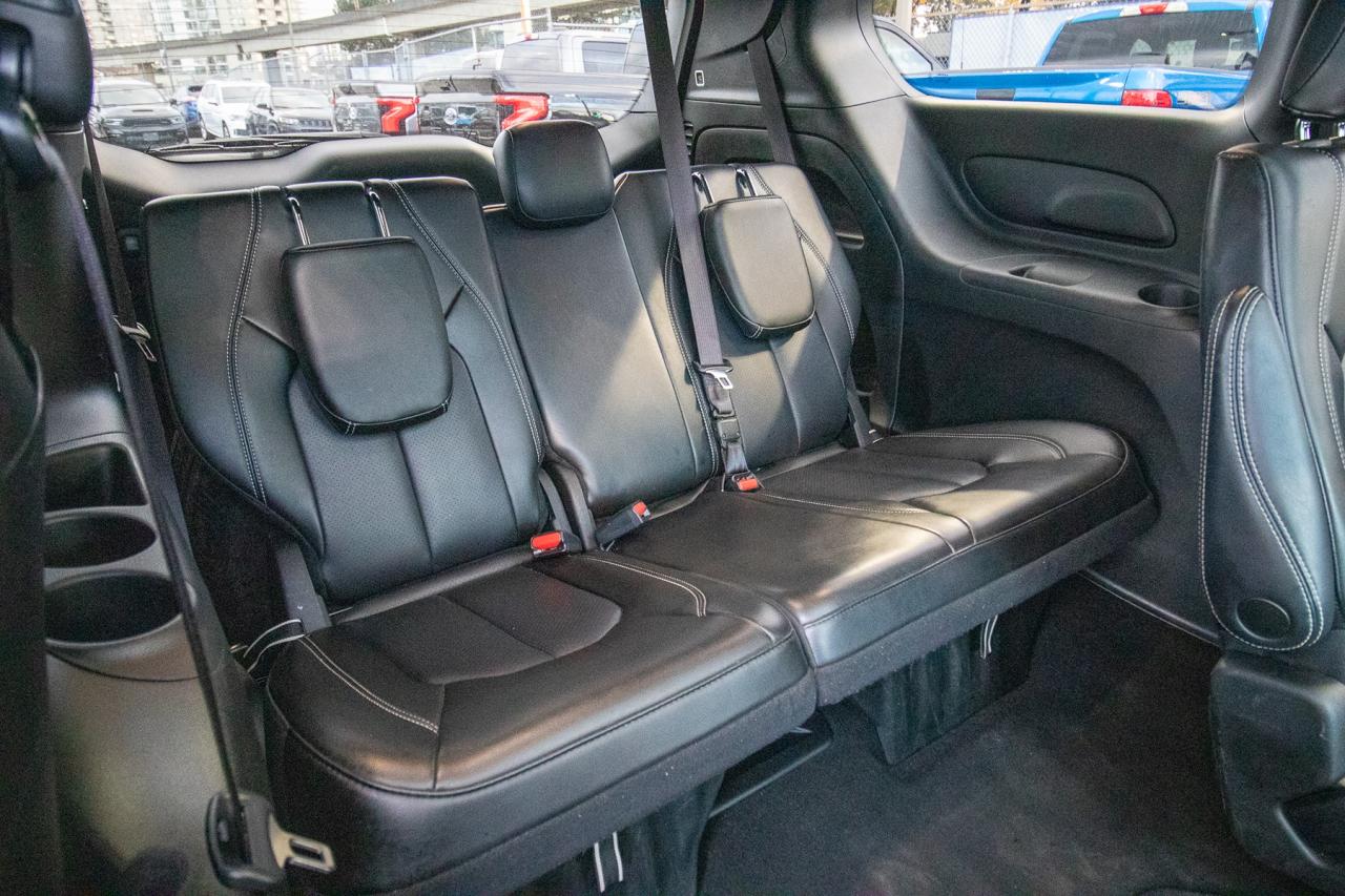 2023 Chrysler Pacifica Touring L Photo5