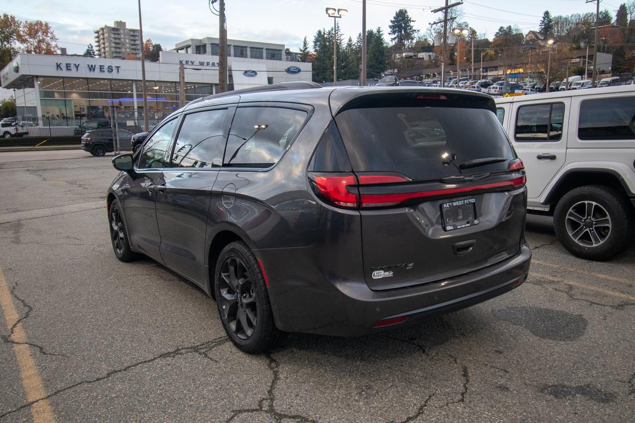 2023 Chrysler Pacifica Touring L Photo5