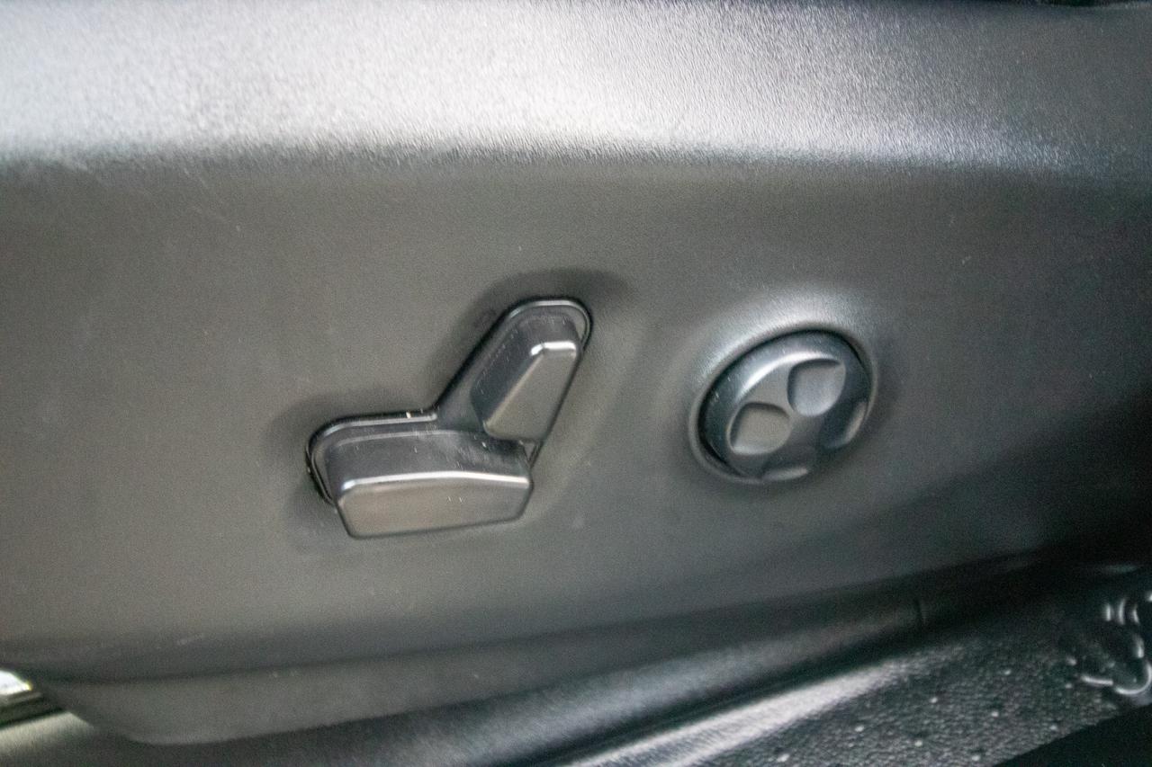 2023 Chrysler Pacifica Touring L Photo5