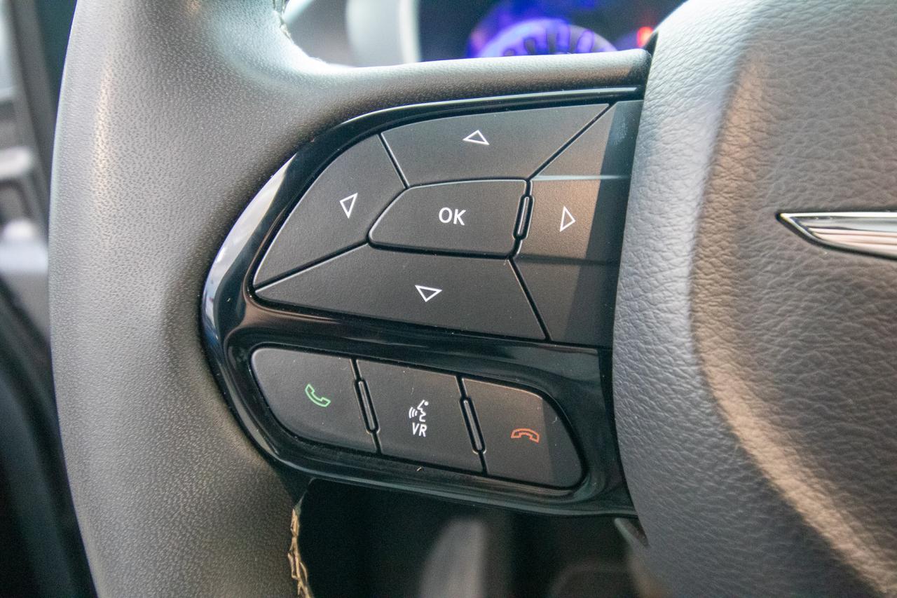 2023 Chrysler Pacifica Touring L Photo5