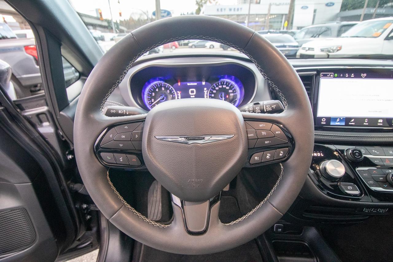 2023 Chrysler Pacifica Touring L Photo5