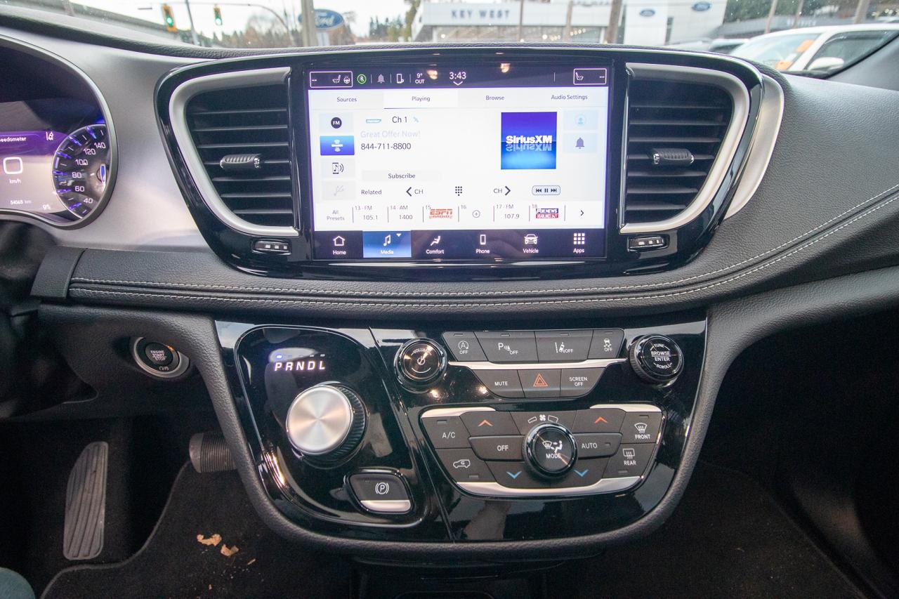 2023 Chrysler Pacifica Touring L Photo5