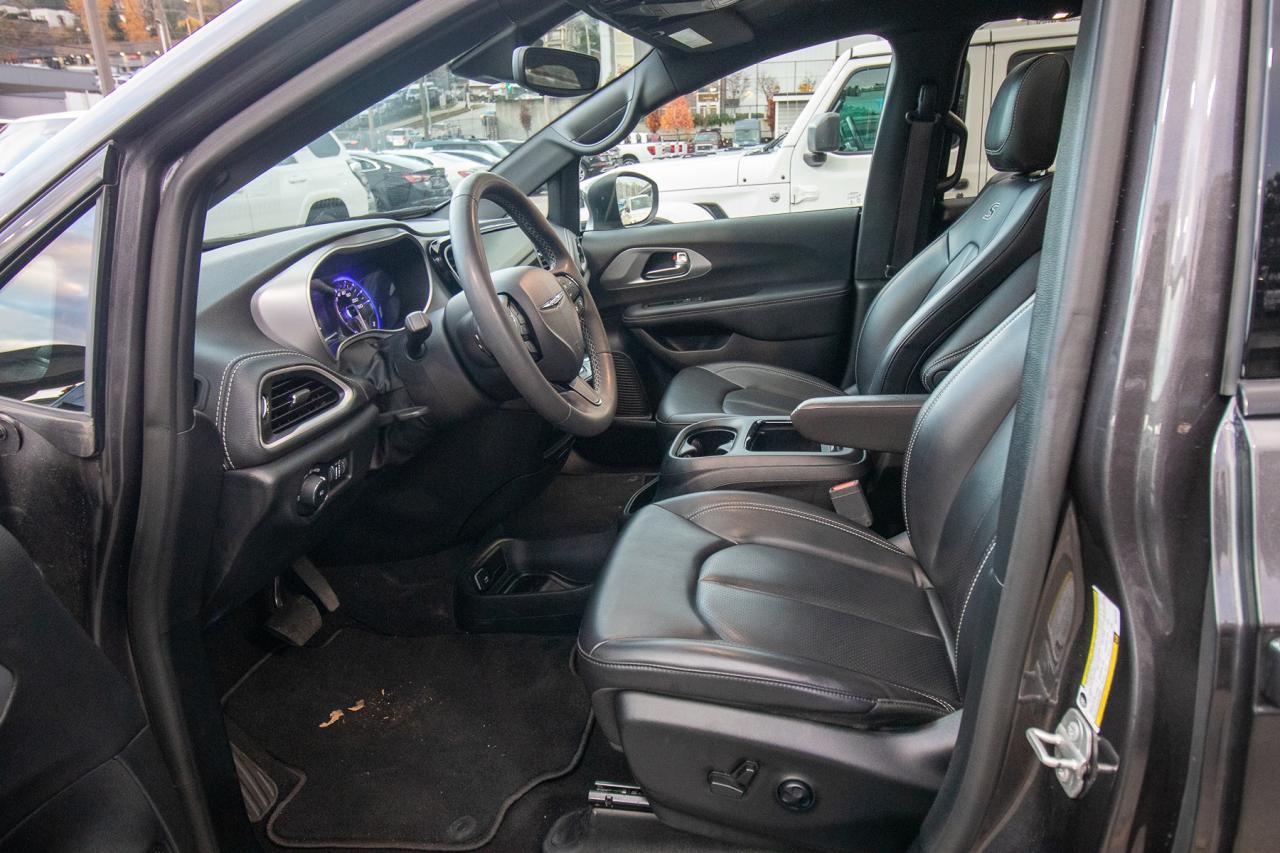 2023 Chrysler Pacifica Touring L Photo5