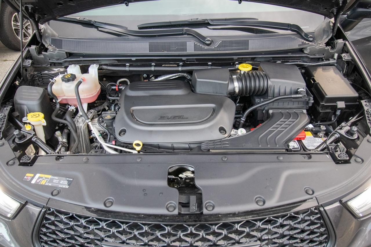 2023 Chrysler Pacifica Touring L Photo5