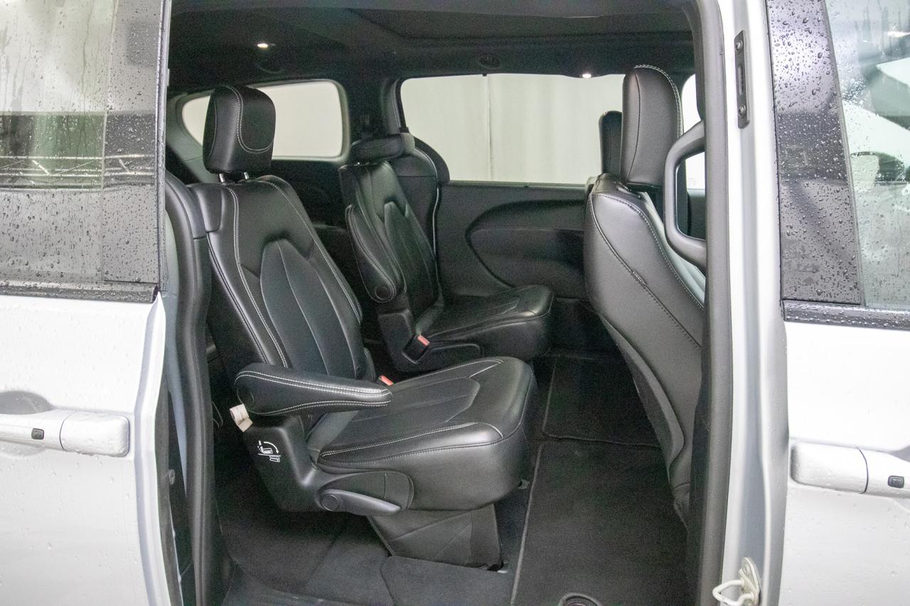 2023 Chrysler Pacifica Touring L Photo5