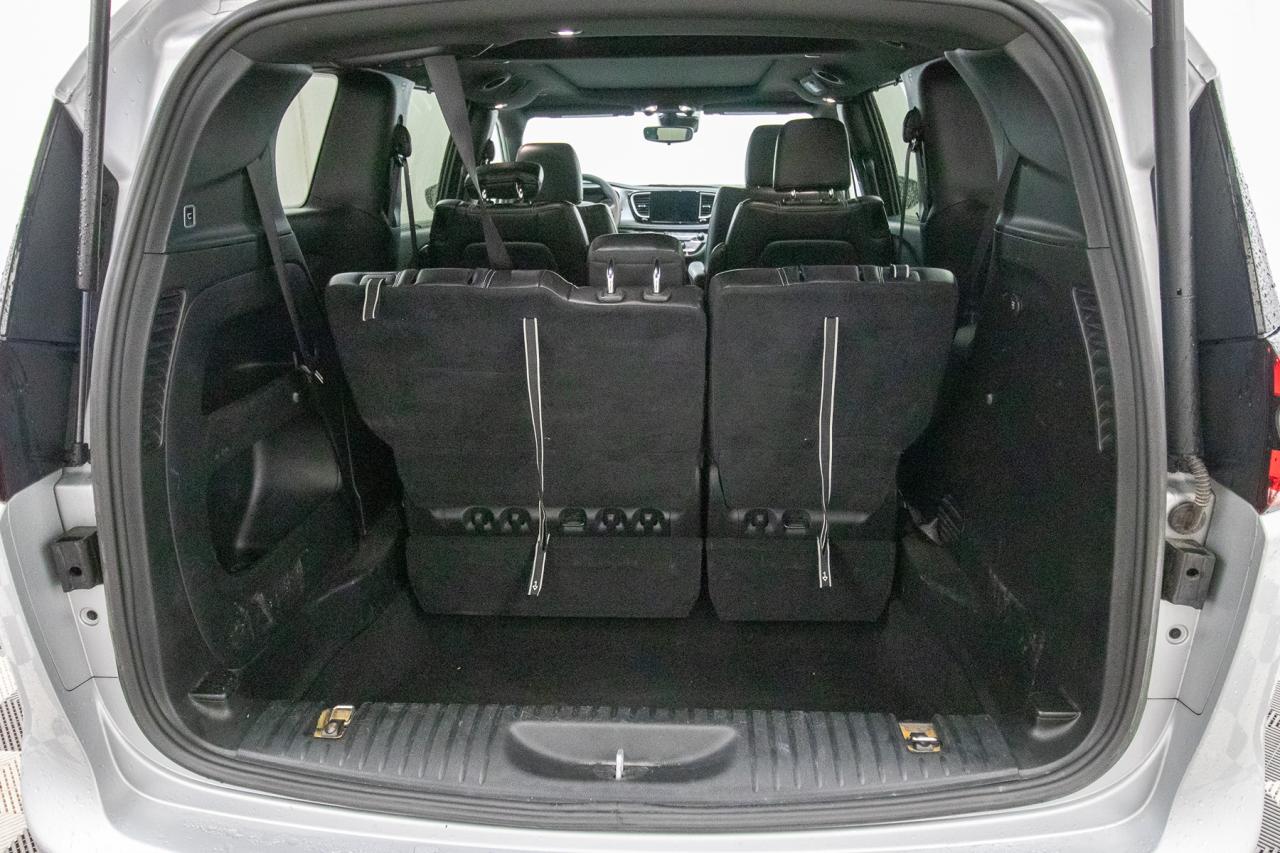 2023 Chrysler Pacifica Touring L Photo5