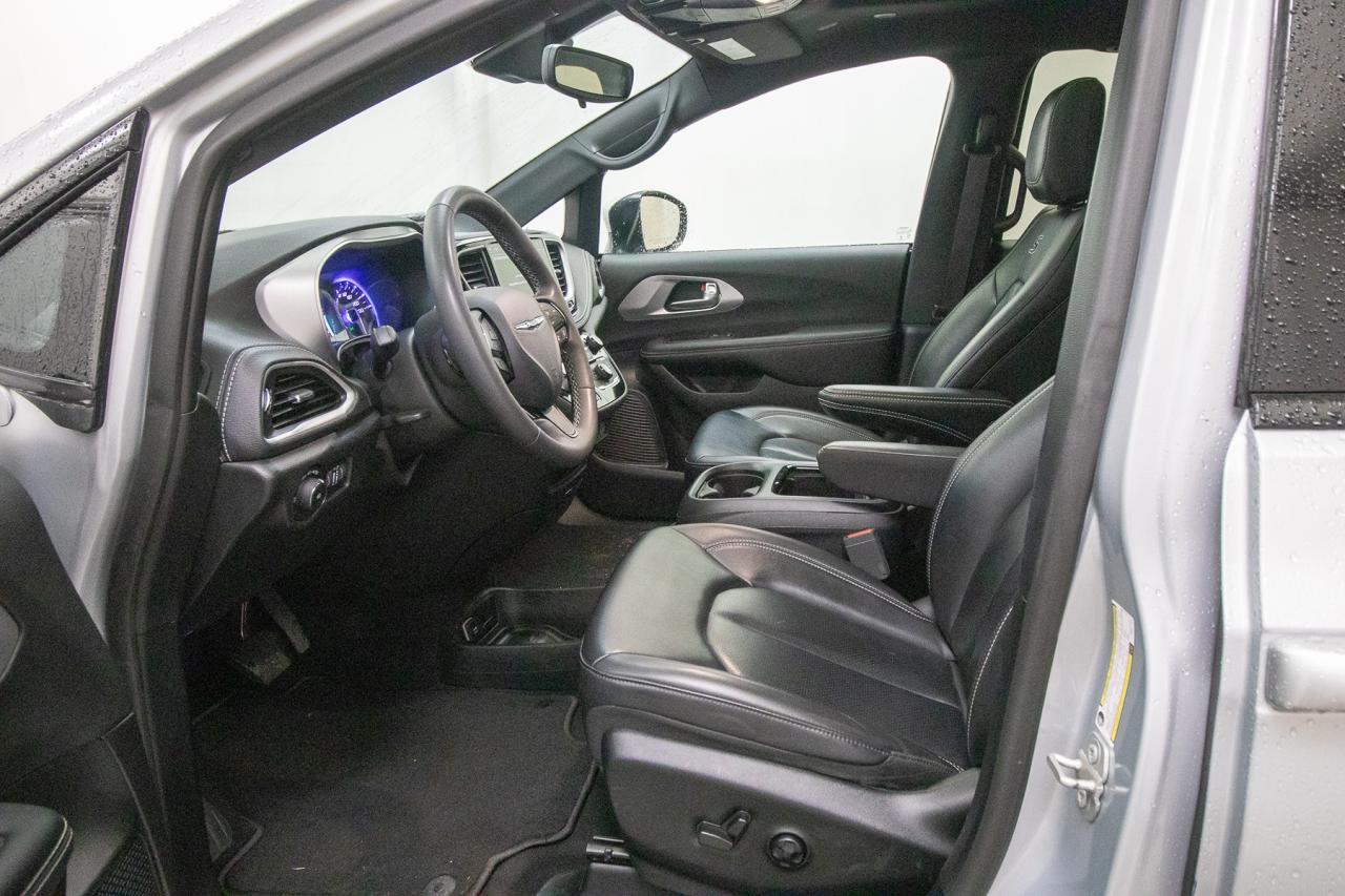 2023 Chrysler Pacifica Touring L Photo5