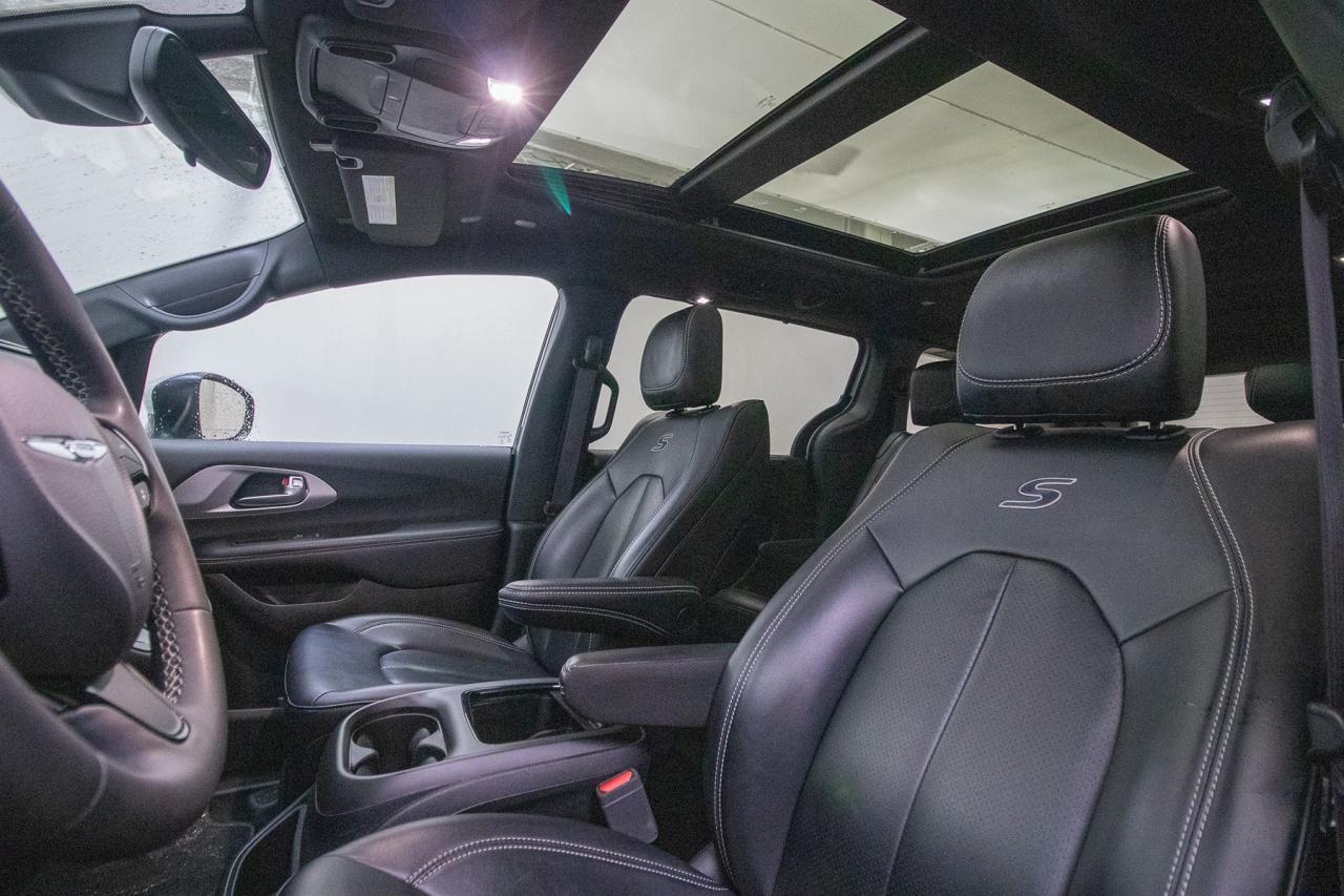 2023 Chrysler Pacifica Touring L Photo5