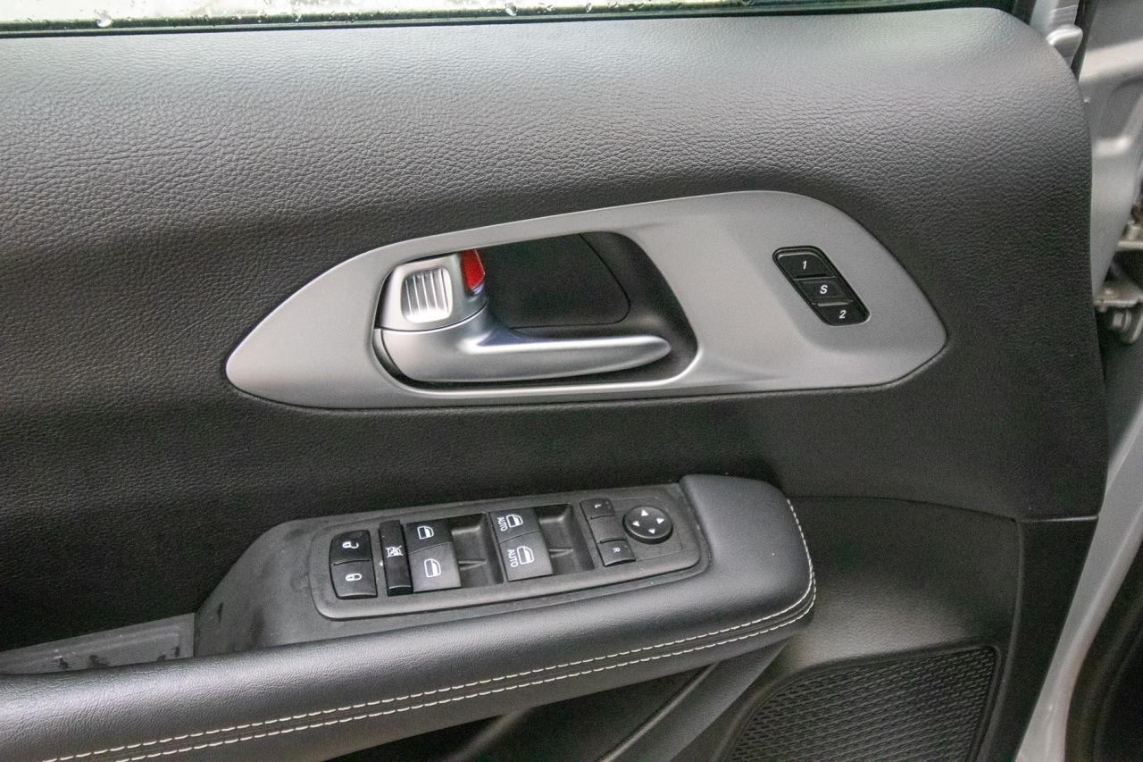 2023 Chrysler Pacifica Touring L Photo5