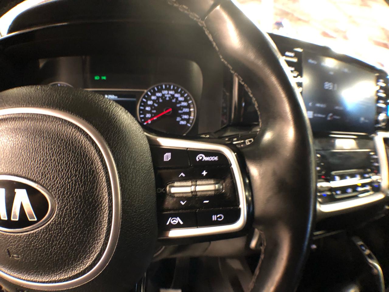 2021 Kia Sorento LX PREMIUM 7 PASS CARPLAY B/SPOT L/ASSIST CAMERA Photo