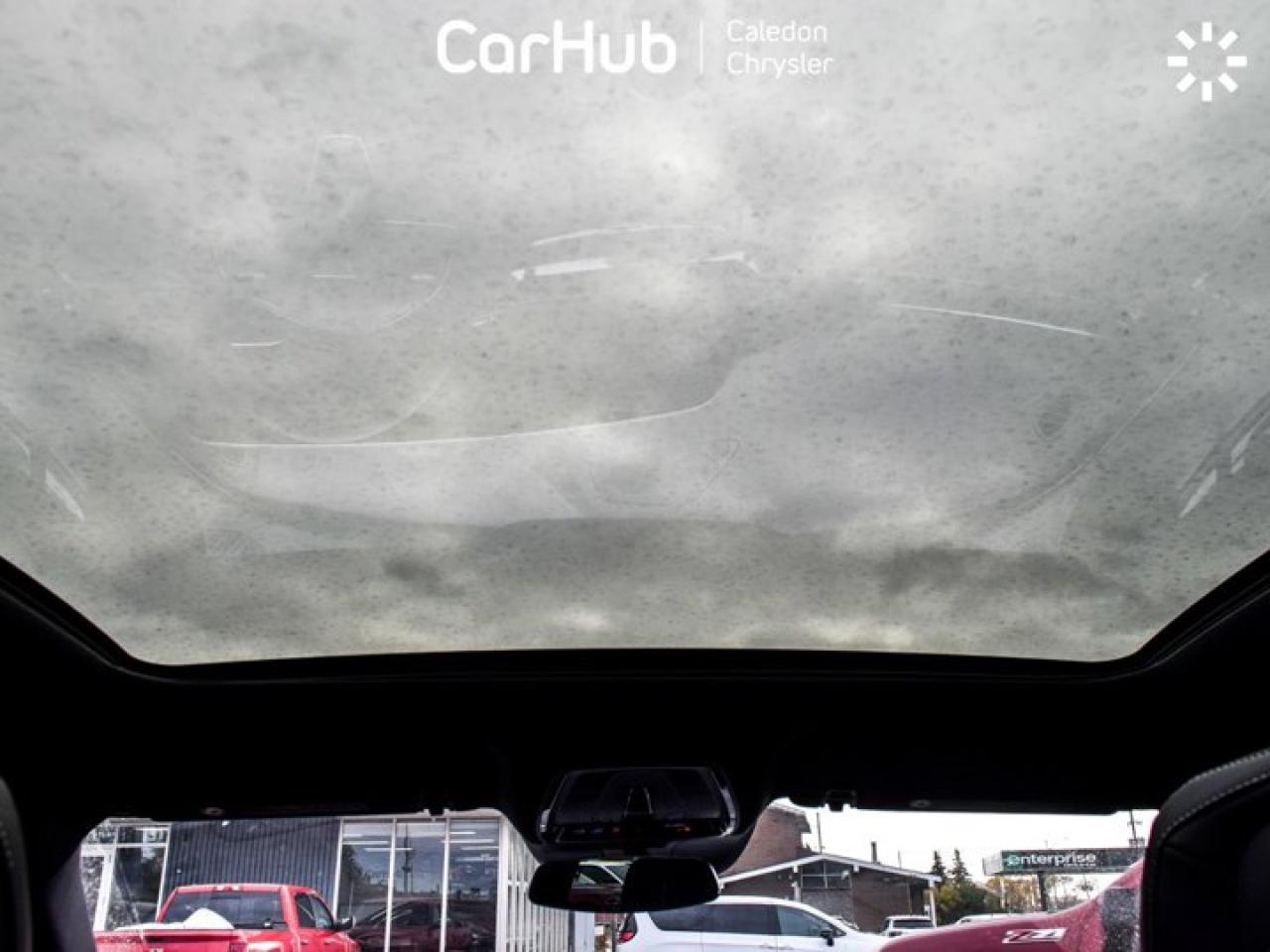 2024 Cadillac LYRIQ Tech 33"Display Glass Roof w/Power Sahade Blind Spot R-Start Photo2