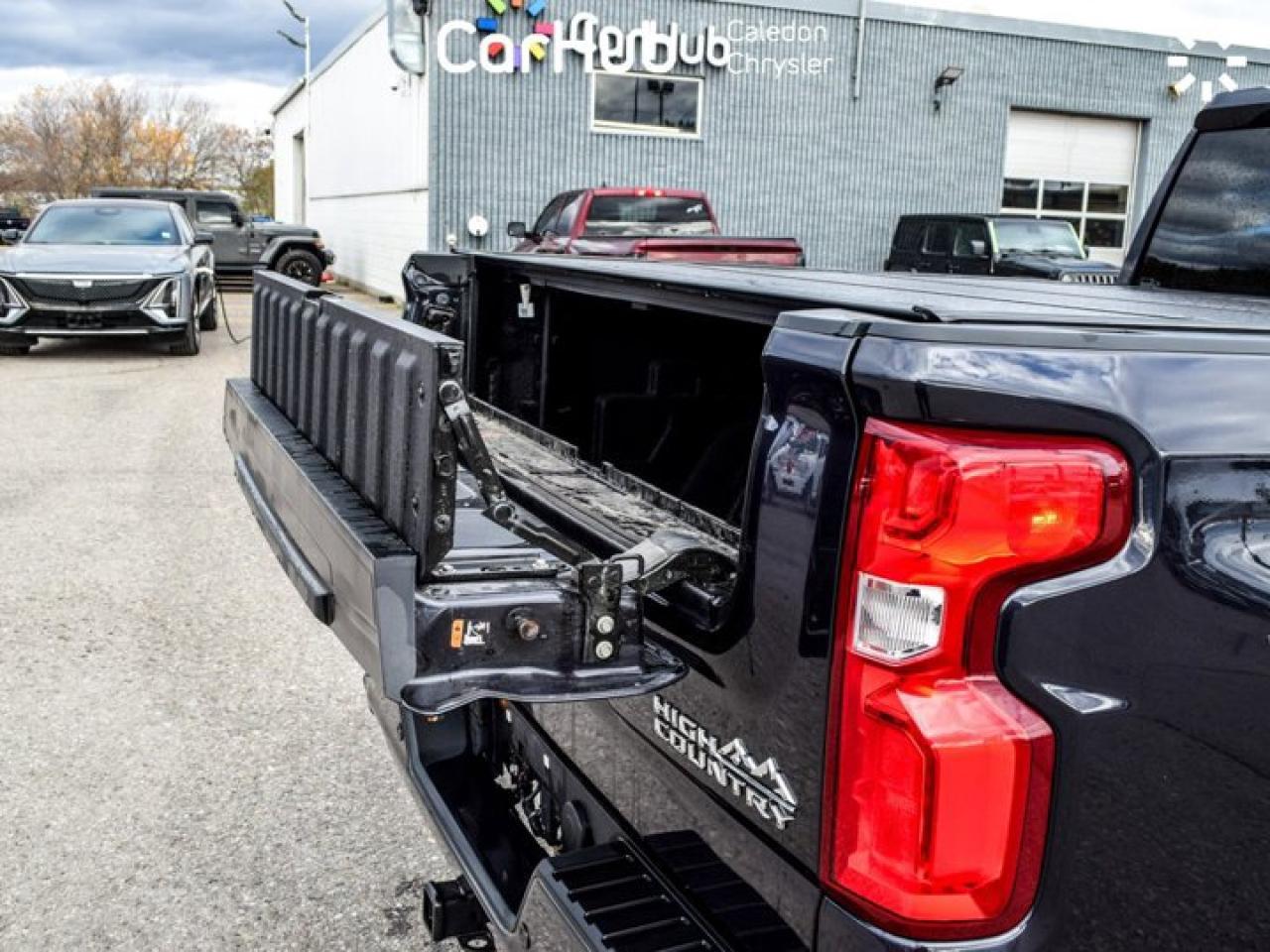 2023 Chevrolet Silverado 1500 High Country 4WD Crew Cab 147" 6.2L Leather Multi Pro Tailgate Sunroof Photo