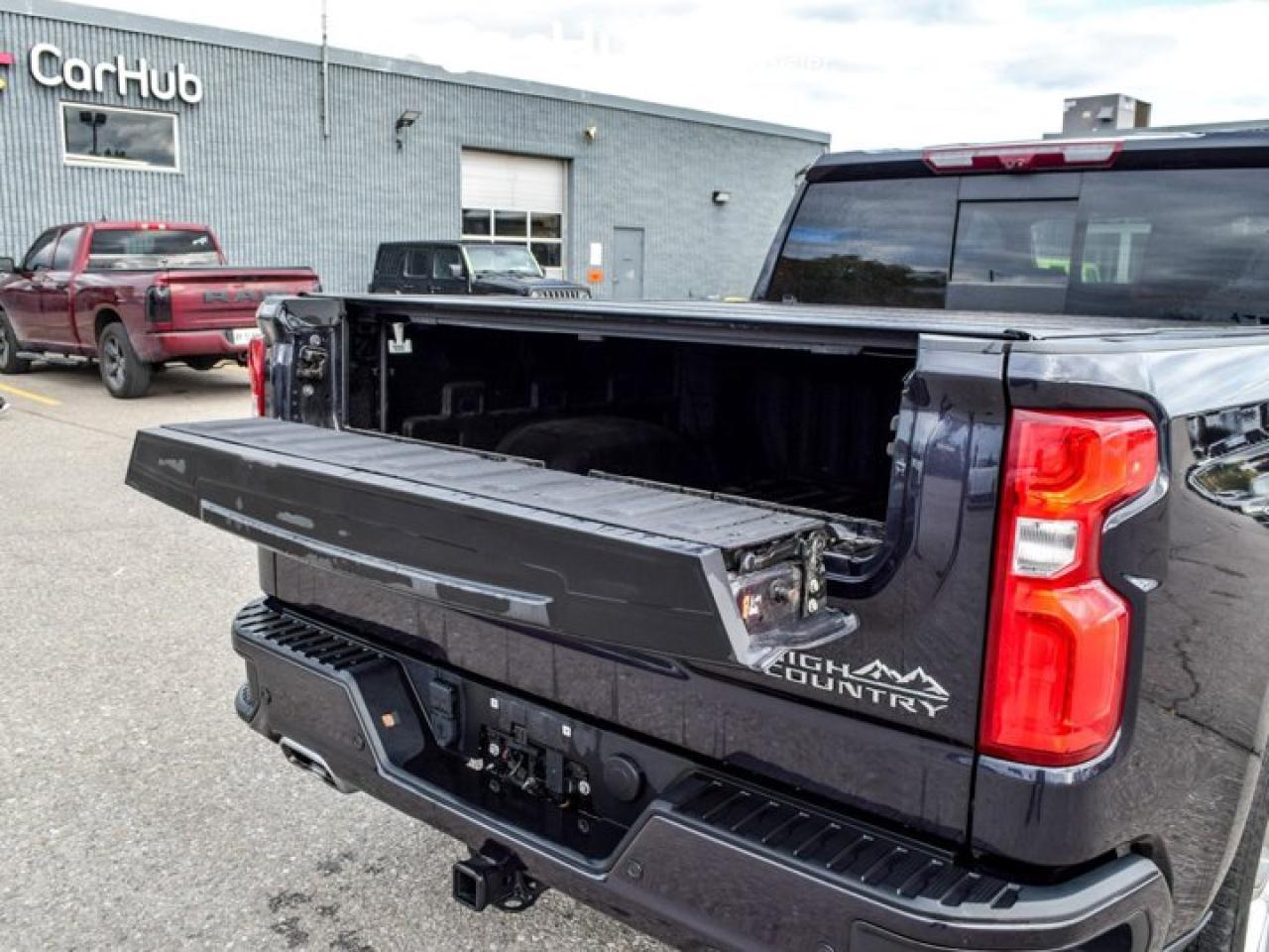 2023 Chevrolet Silverado 1500 High Country 4WD Crew Cab 147" 6.2L Leather Multi Pro Tailgate Sunroof Photo