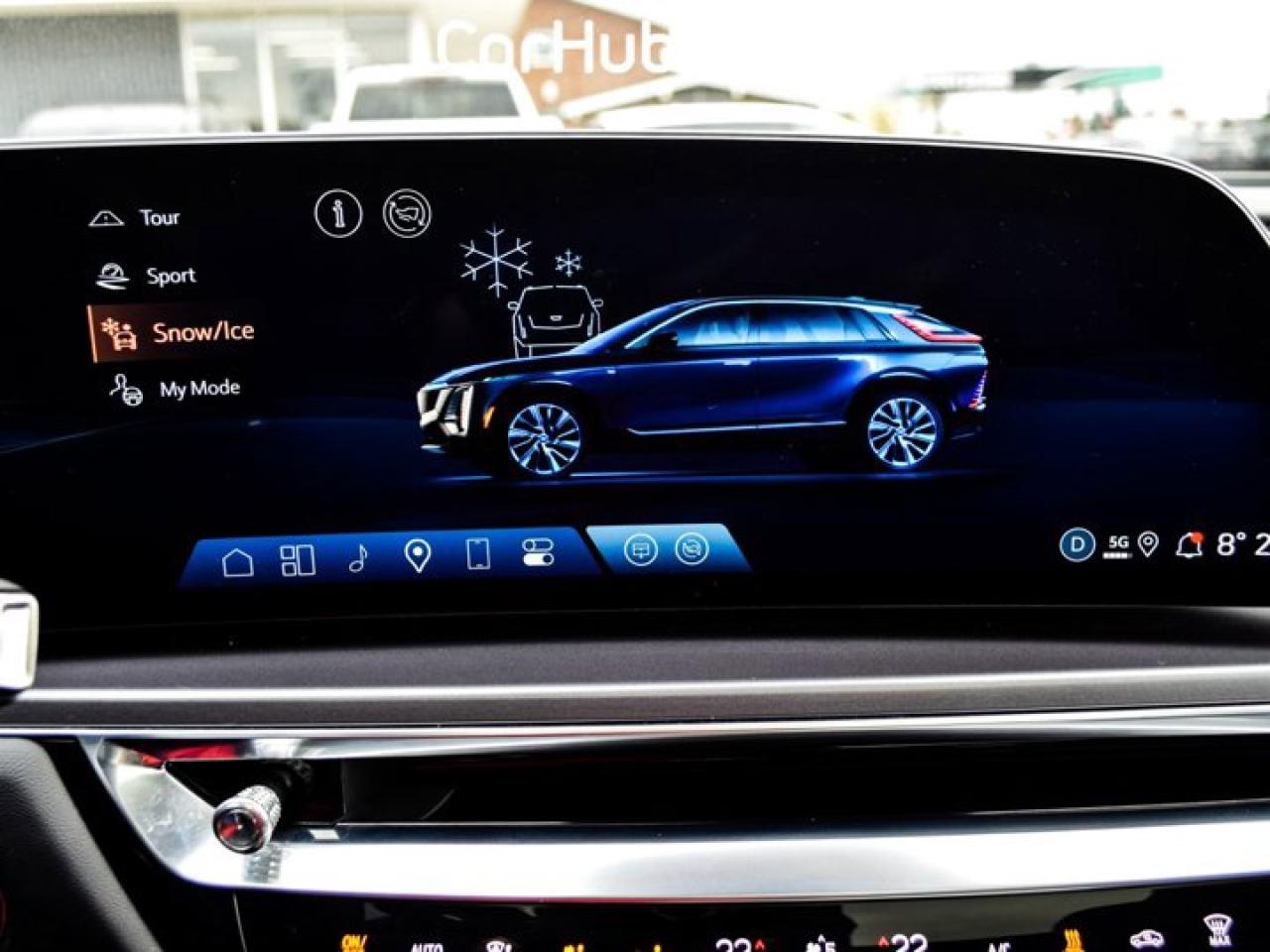 2024 Cadillac LYRIQ Tech Tech 33"Display Glass Roof w/Power Sahade Blind Spot R-Start Photo