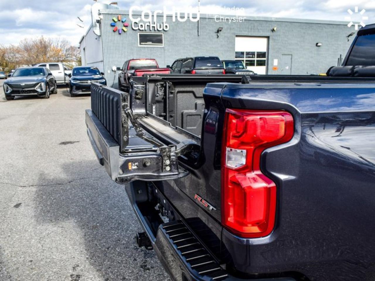 2024 Chevrolet Silverado 1500 RST 4WD Crew Cab 157" 5.3L 13.4"Display MultiPro Tailgate Photo