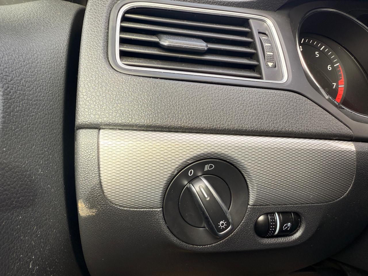 2015 Volkswagen Jetta 4DR 1.8 TSI AUTO COMFORTLINE - Photo #29