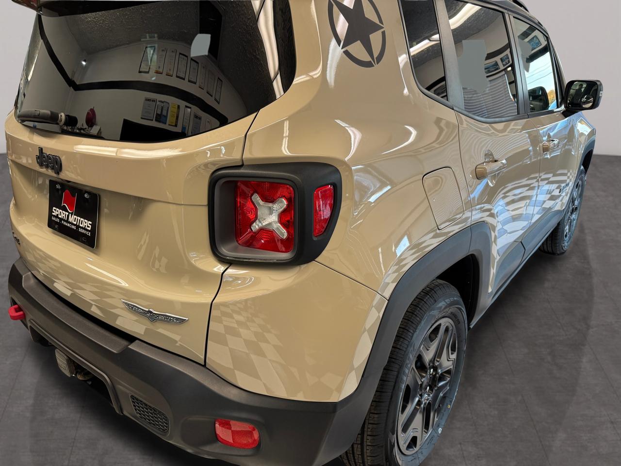 2017 Jeep Renegade 4WD 4dr Deserthawk+New Tires+Camera+CLEAN CARFAX Photo110