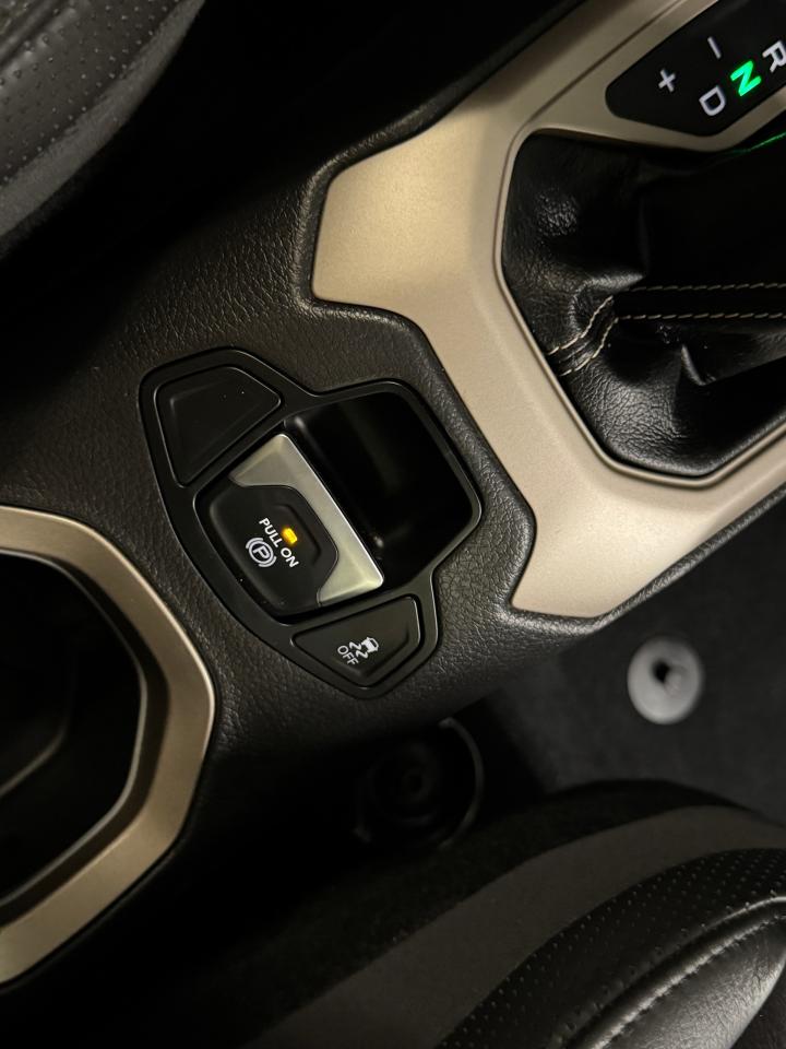 2017 Jeep Renegade 4WD 4dr Deserthawk+New Tires+Camera+CLEAN CARFAX Photo40