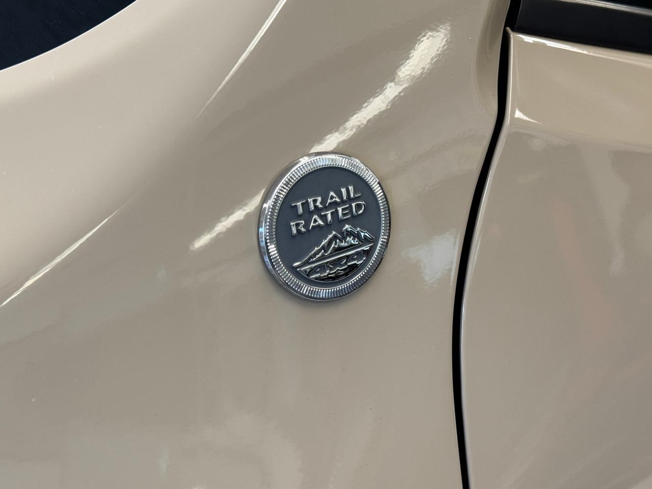 2017 Jeep Renegade 4WD 4dr Deserthawk+New Tires+Camera+CLEAN CARFAX Photo125