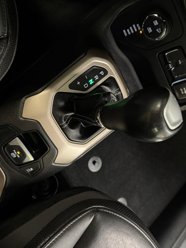 2017 Jeep Renegade 4WD 4dr Deserthawk+New Tires+Camera+CLEAN CARFAX Photo105