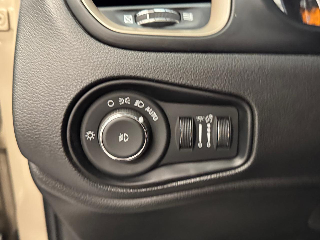 2017 Jeep Renegade 4WD 4dr Deserthawk+New Tires+Camera+CLEAN CARFAX Photo53