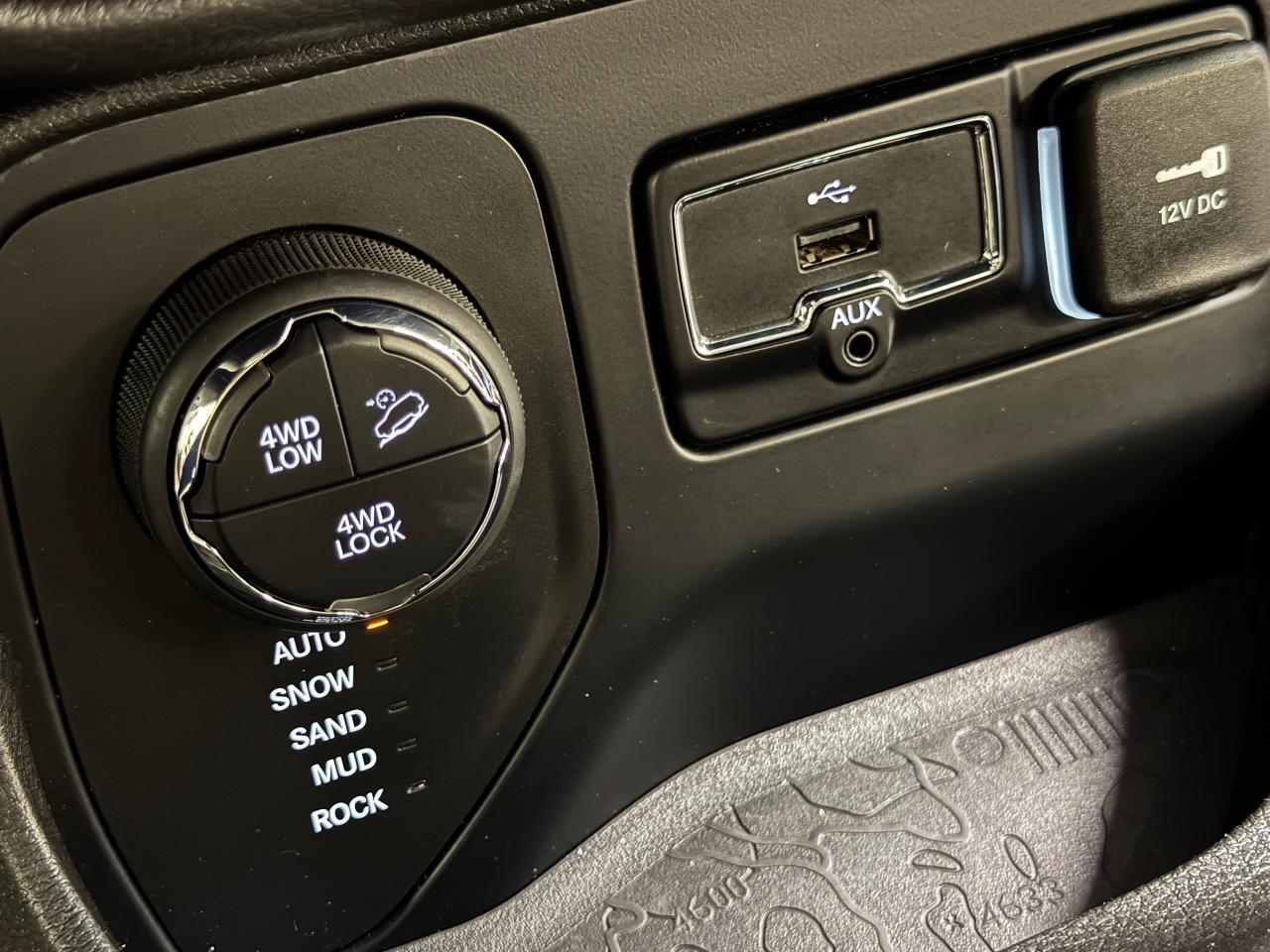 2017 Jeep Renegade 4WD 4dr Deserthawk+New Tires+Camera+CLEAN CARFAX Photo5