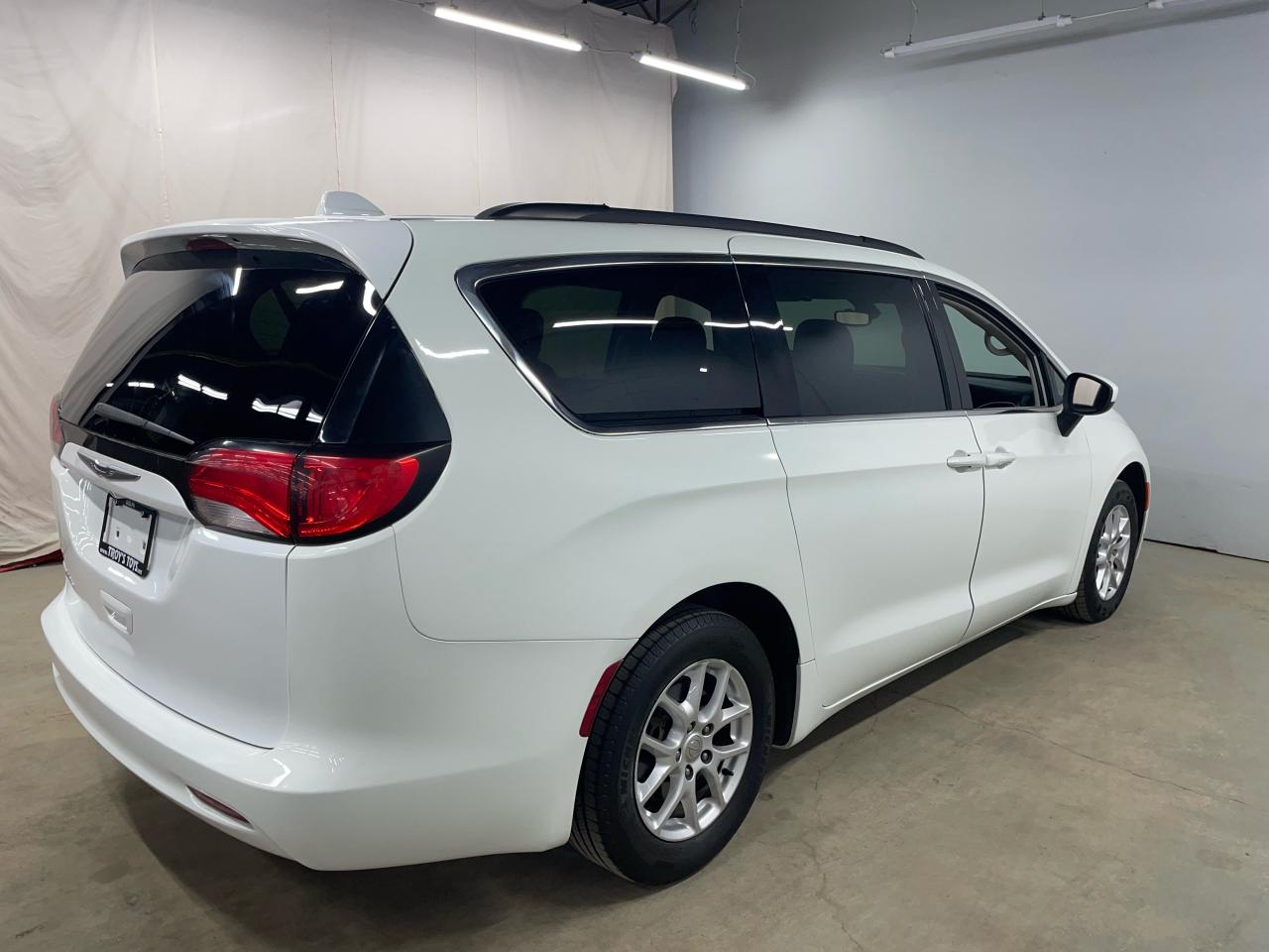 2017 Chrysler Pacifica LX | CLEAN CARFAX | STOW 'N GO | BLUETOOTH Photo
