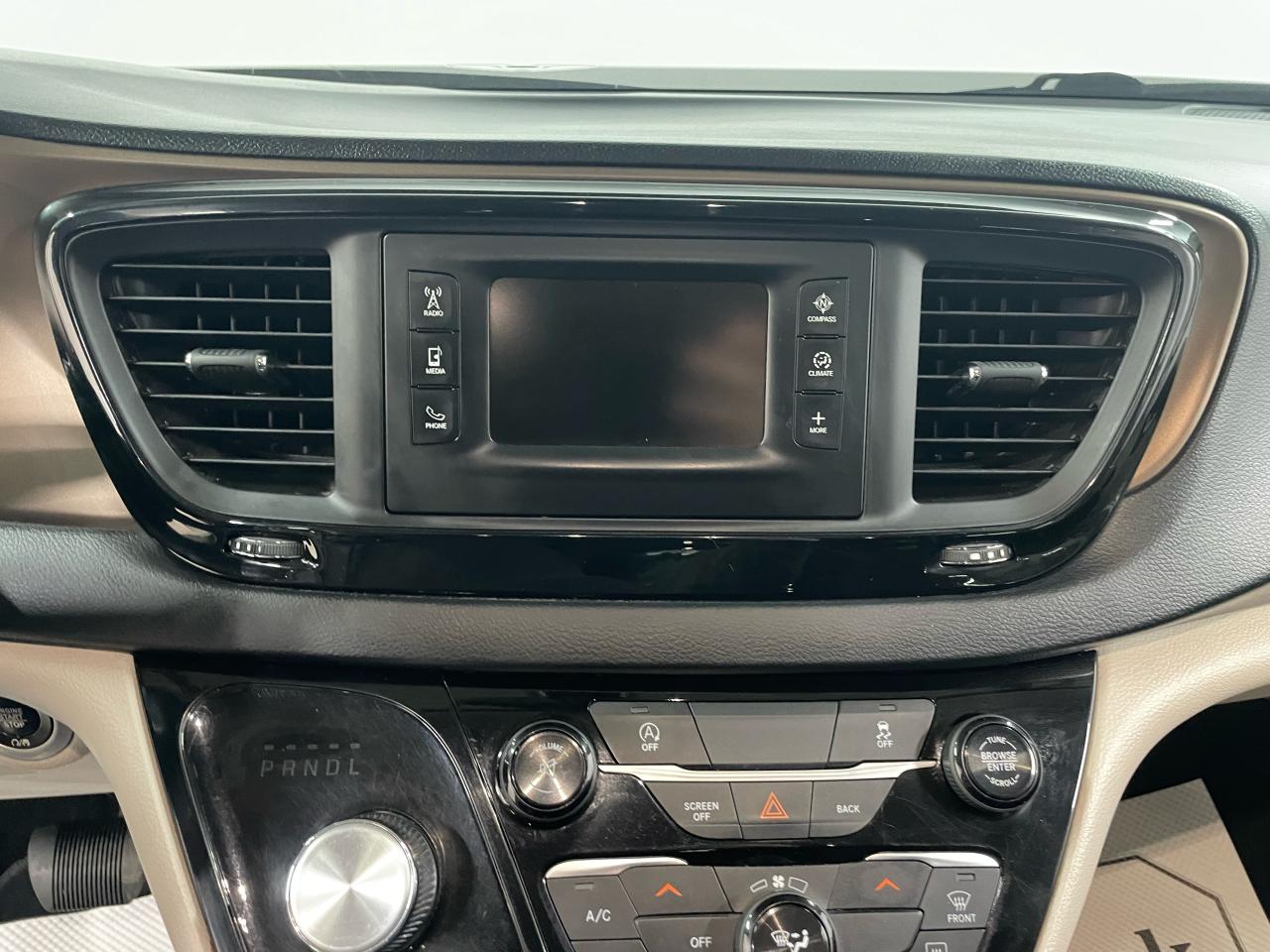 2017 Chrysler Pacifica LX Photo15