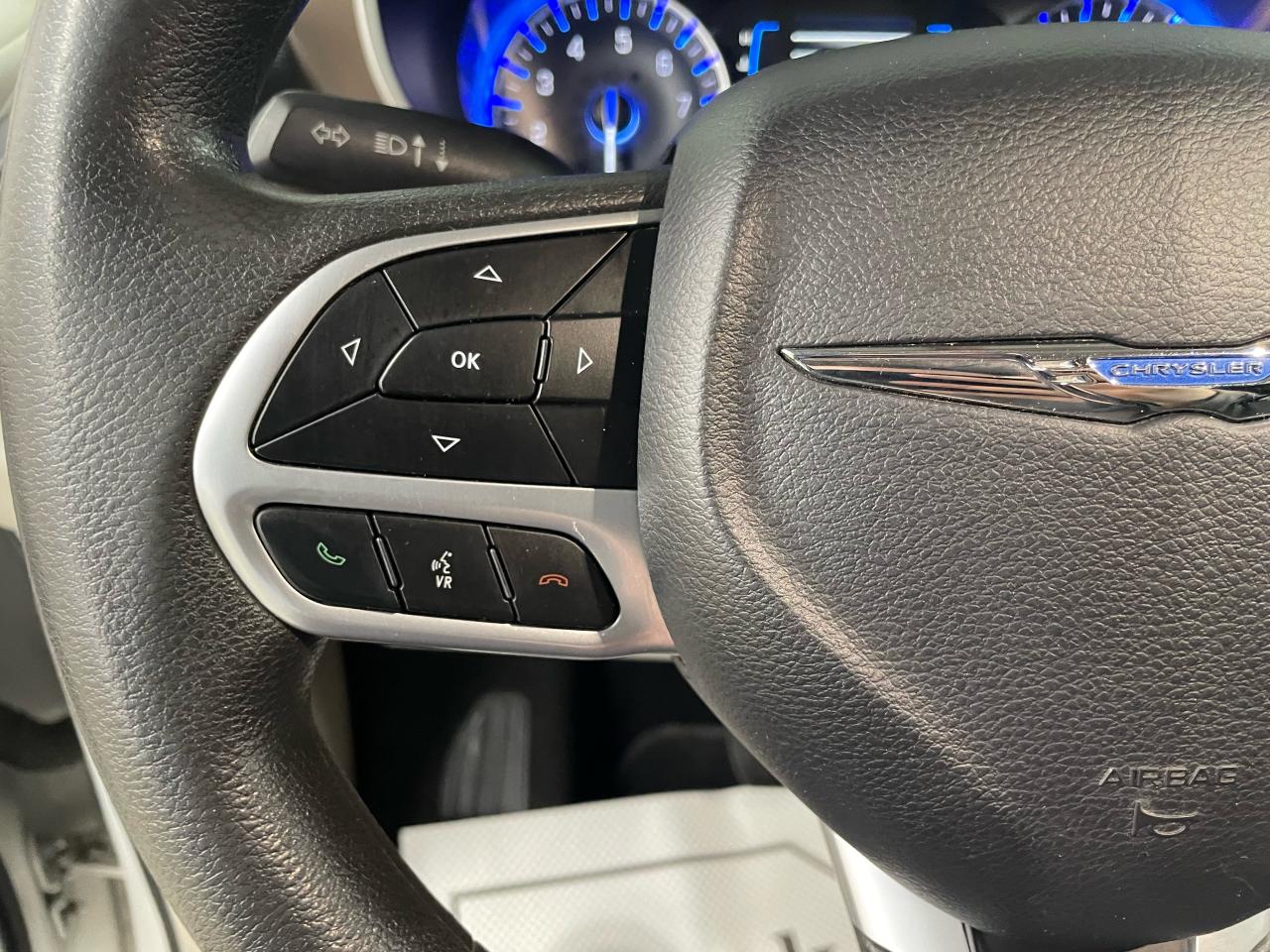 2017 Chrysler Pacifica LX Photo8