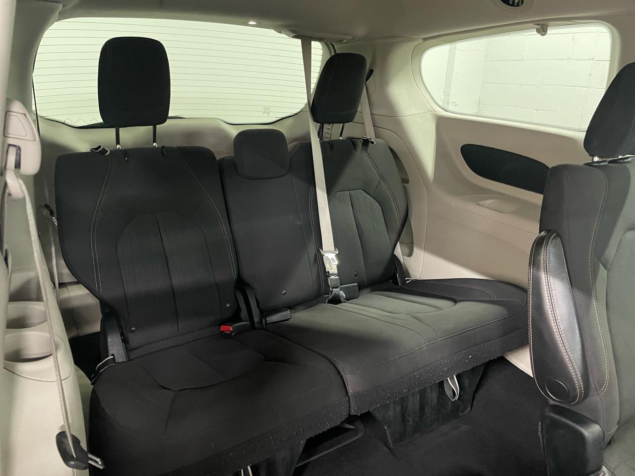 2017 Chrysler Pacifica LX Photo14