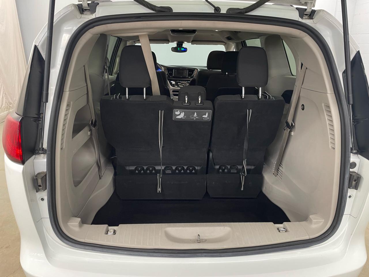 2017 Chrysler Pacifica LX Photo18