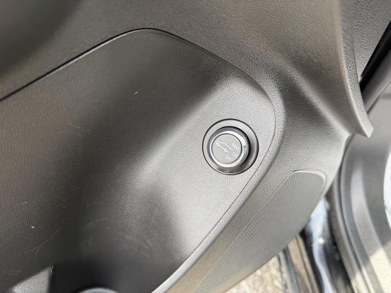 2024 Buick Envista Sport Touring LOW KM! LEATHER, SUNROOF, HTD SEATS! Photo