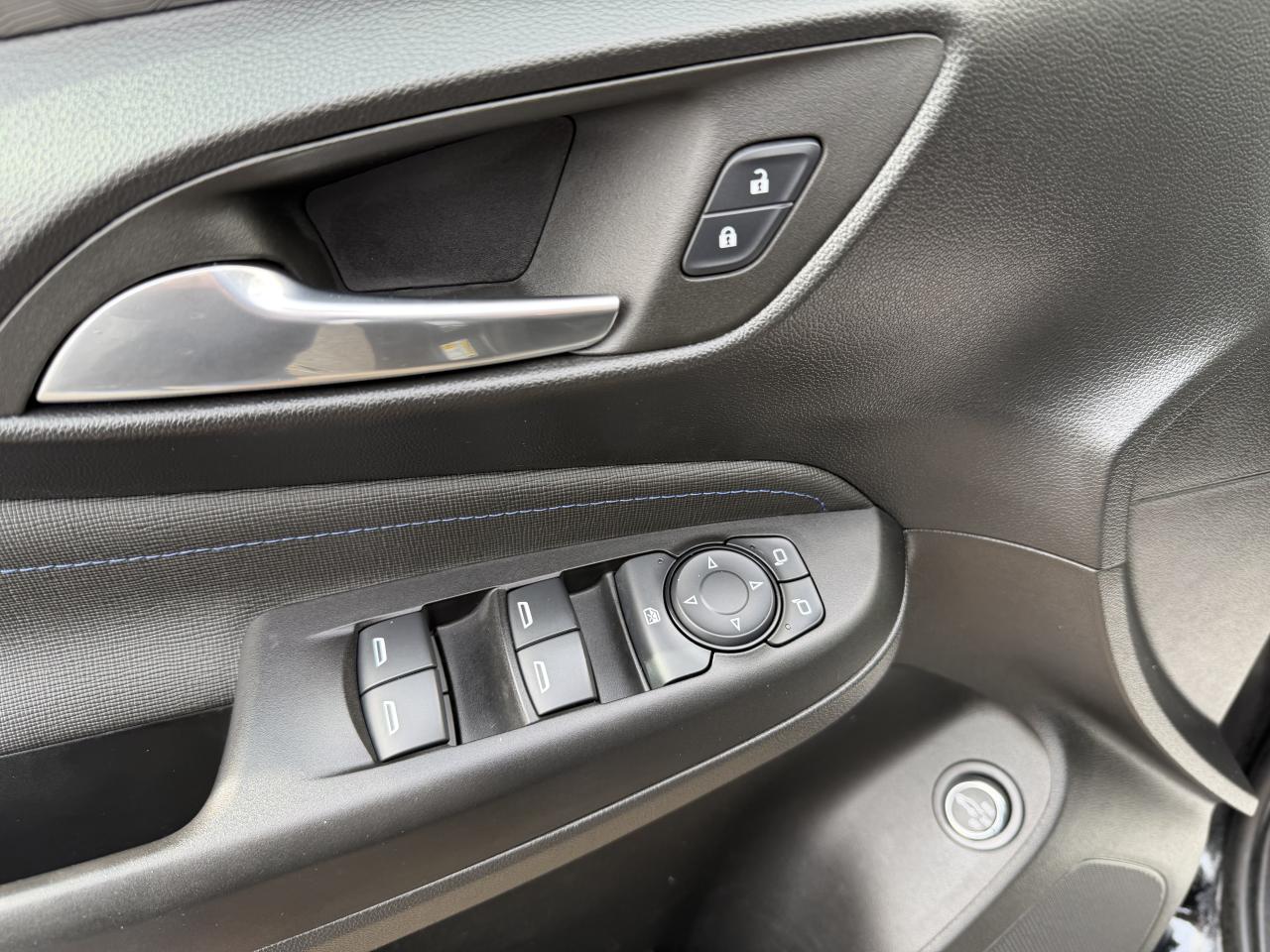 2024 Buick Envista Sport Touring LOW KM! LEATHER, SUNROOF, HTD SEATS! Photo