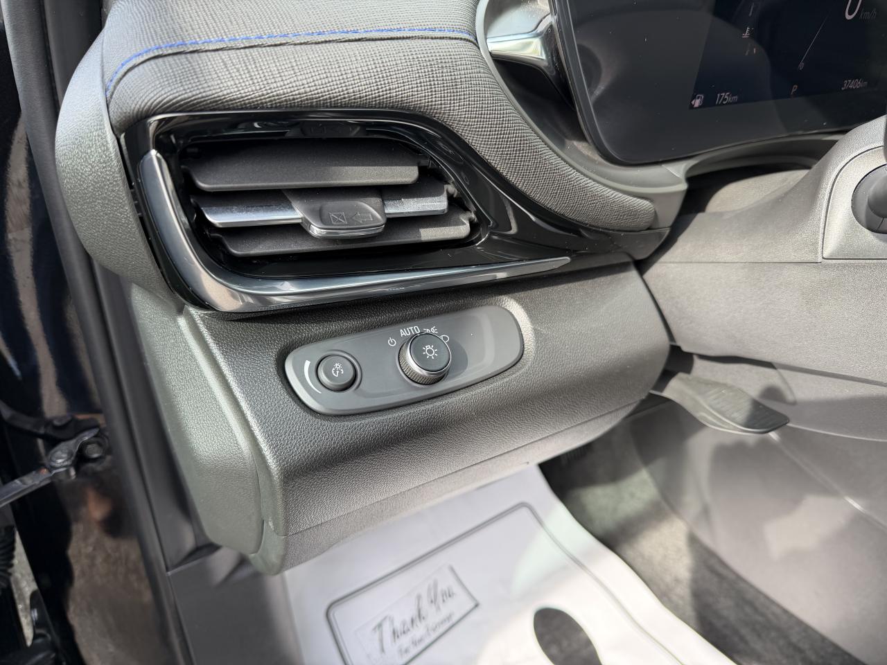 2024 Buick Envista Sport Touring LOW KM! LEATHER, SUNROOF, HTD SEATS! Photo