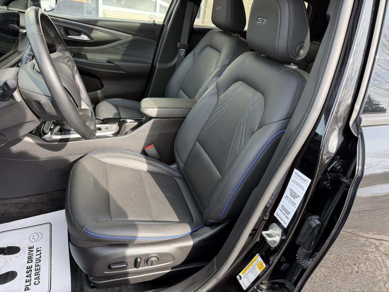 2024 Buick Envista Sport Touring LOW KM! LEATHER, SUNROOF, HTD SEATS! Photo