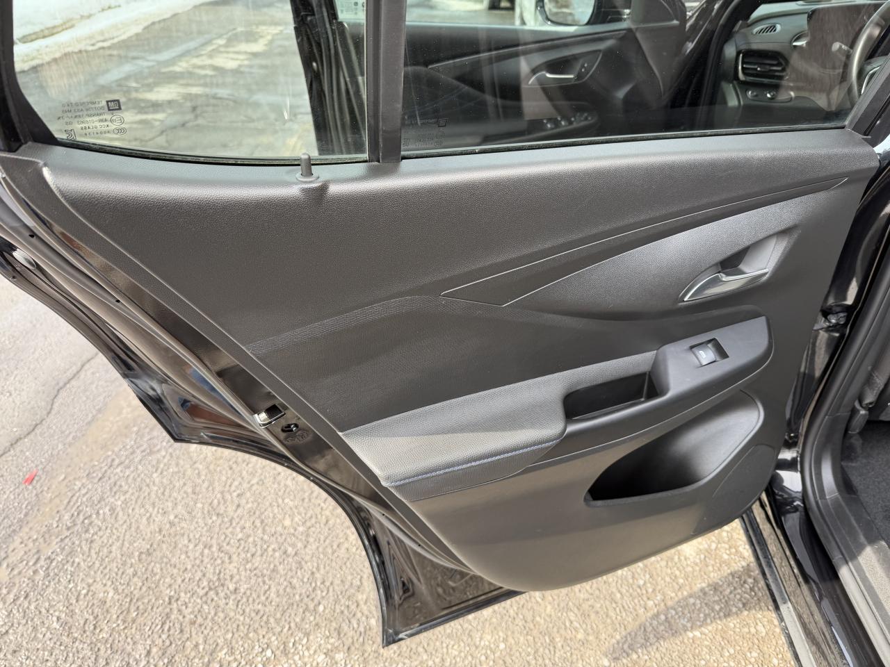 2024 Buick Envista Sport Touring LOW KM! LEATHER, SUNROOF, HTD SEATS! Photo